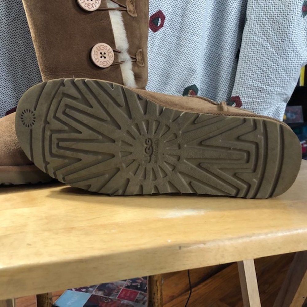 UGG Bailey Button Triplet II Boots - Picture 3 of 3